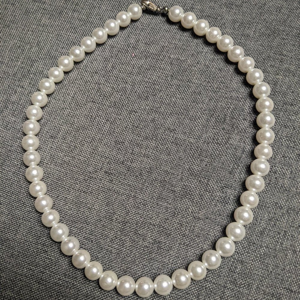 Costume jewelry pearls